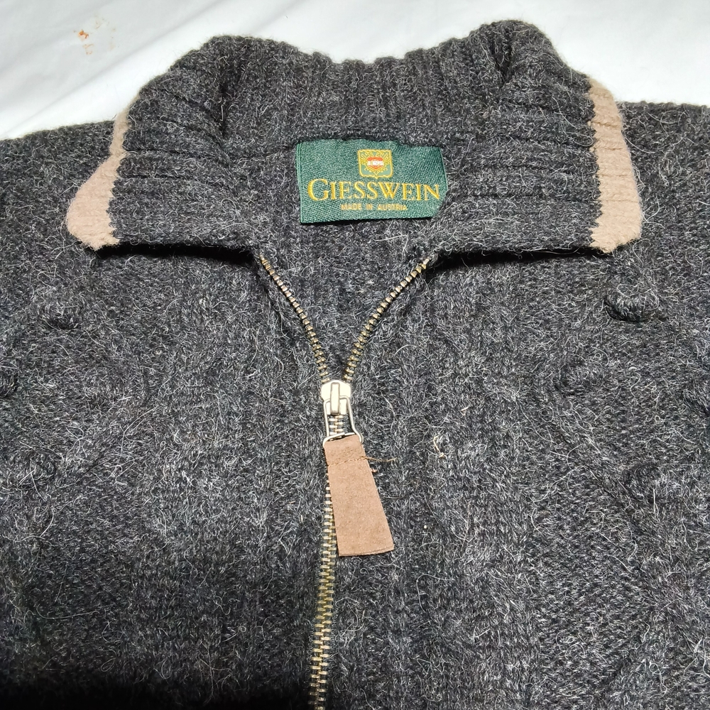 Giesswein Woman's Vintage 100% Lamswool Sweater Size Large  Black